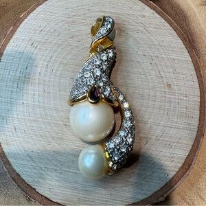 Elegant Gold and Silver Pearl Pendant